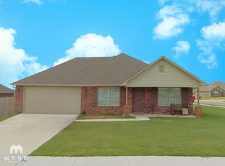 2101 Cedar Cir, Gentry, AR 72734