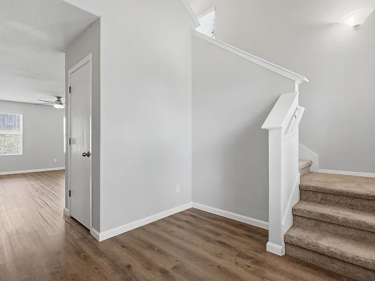 9609 Sandy Ridge Way — Photo 3