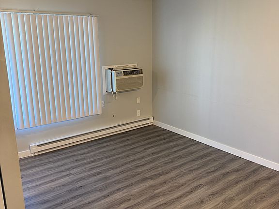3rd image of 500 Cedar St NE APT 2
