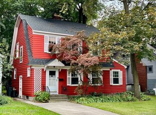 20 Kensington Blvd, Pleasant Ridge, MI 48069