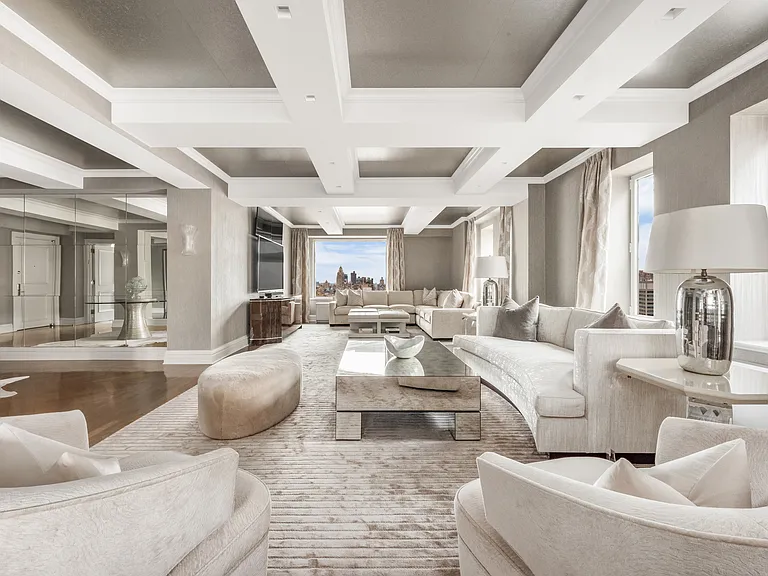 502 Park Ave #Penthouse 27 — Photo 4