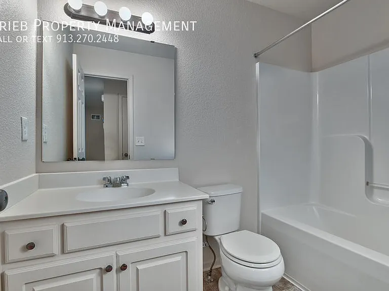 2076 S 137th St — Photo 10