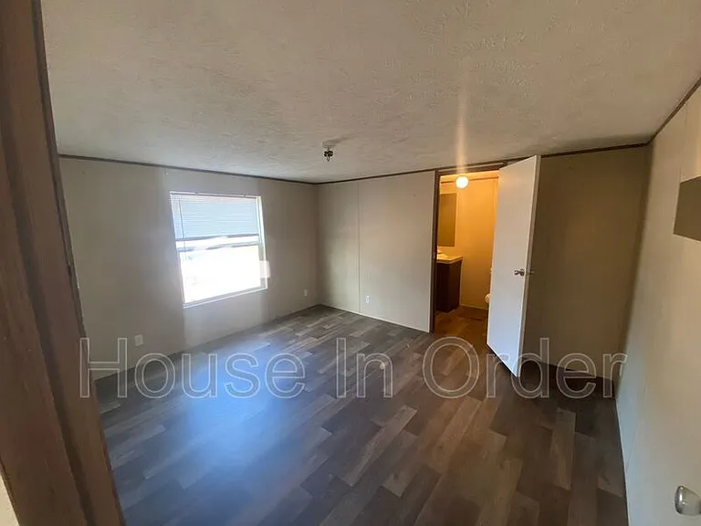 124 Shamrock Park Dr — Photo 8
