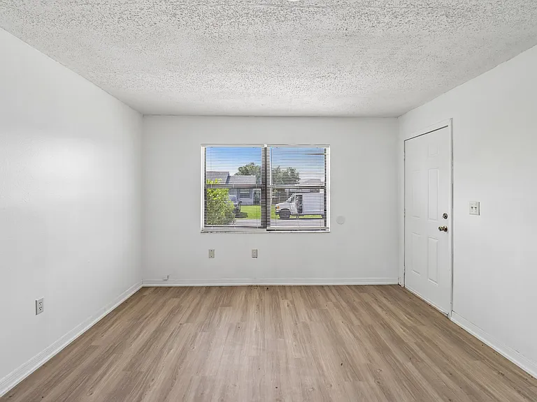384 Cocoa Ct — Photo 15