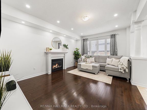 3rd image of 152 McDonald Cres
