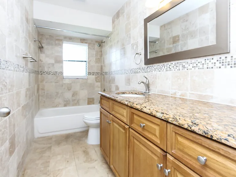 2715 SE 8th Ave — Photo 11