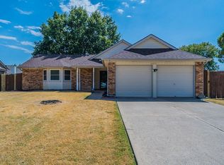 2685 Carrington Ln, Grand Prairie, TX 75052