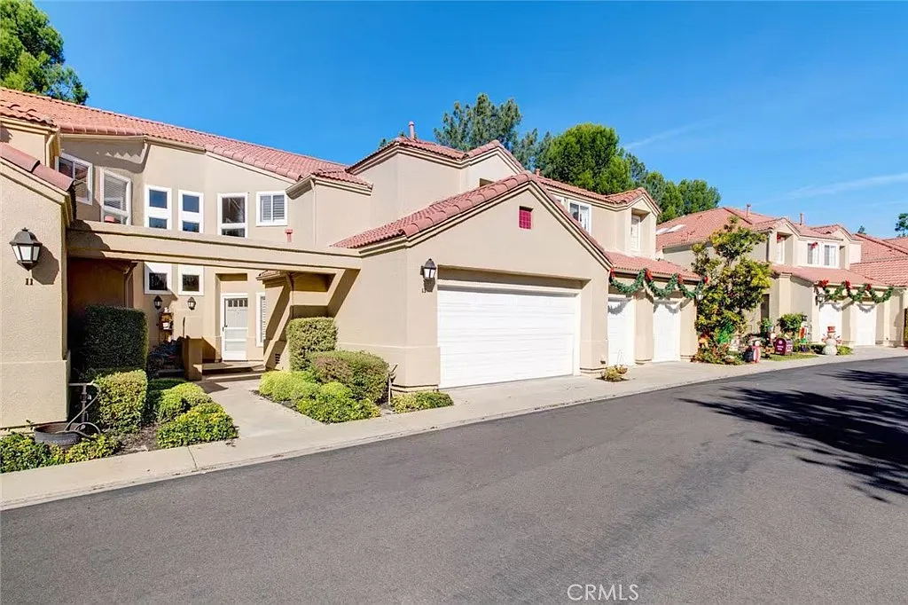 2 bed, 1588 sqft, $4,210 — Photo 3
