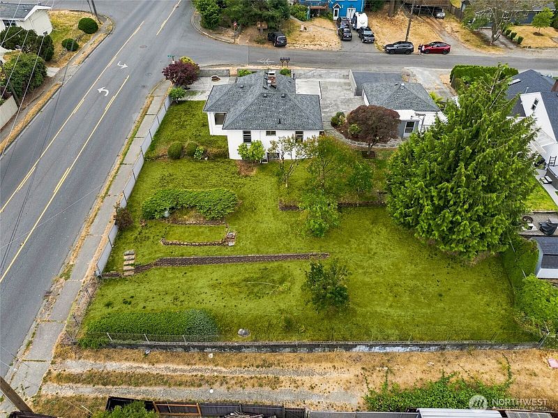 3rd image of 15852 7th Avenue SW
