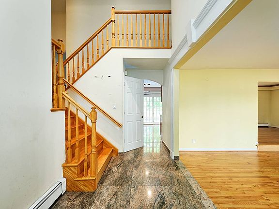 5th image of 144 Harbor Ln