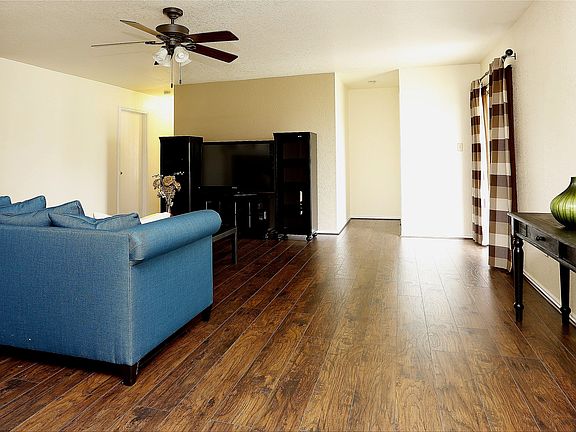 3rd image of 1901 Moonstone Dr