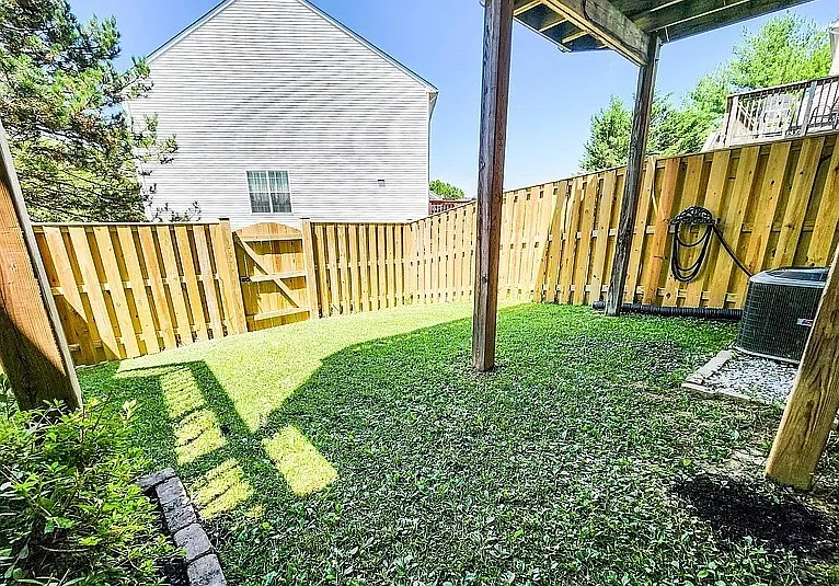 9404 Lanae Ln — Photo 31
