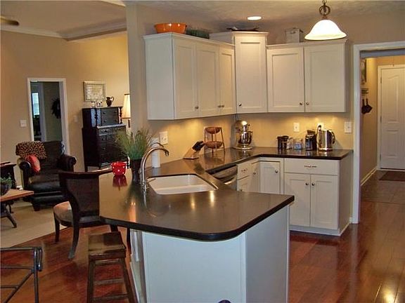 3rd image of 2907 Prince Dr