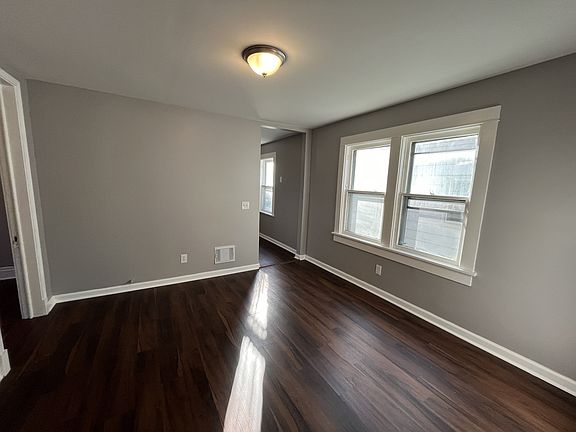 5th image of 125 Edison Ave #1
