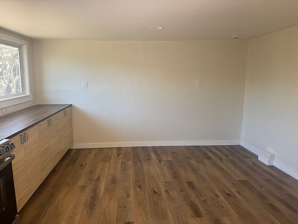1st image of 2355 Humphrey Ave