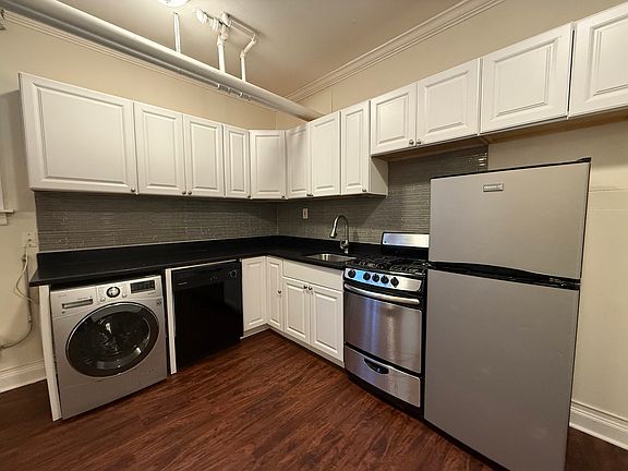 2nd image of 2129 N Dayton St #G3
