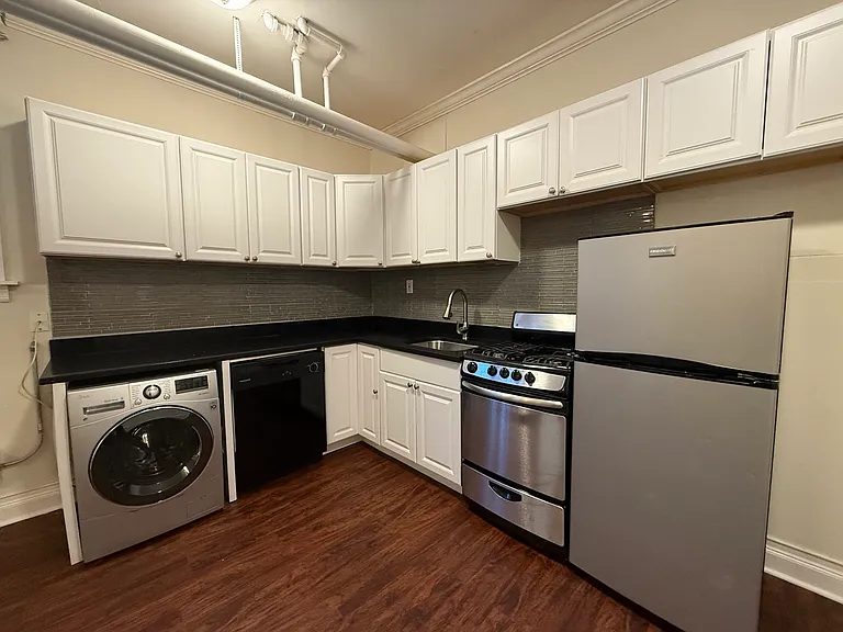 2129 N Dayton St #G3 — Photo 2