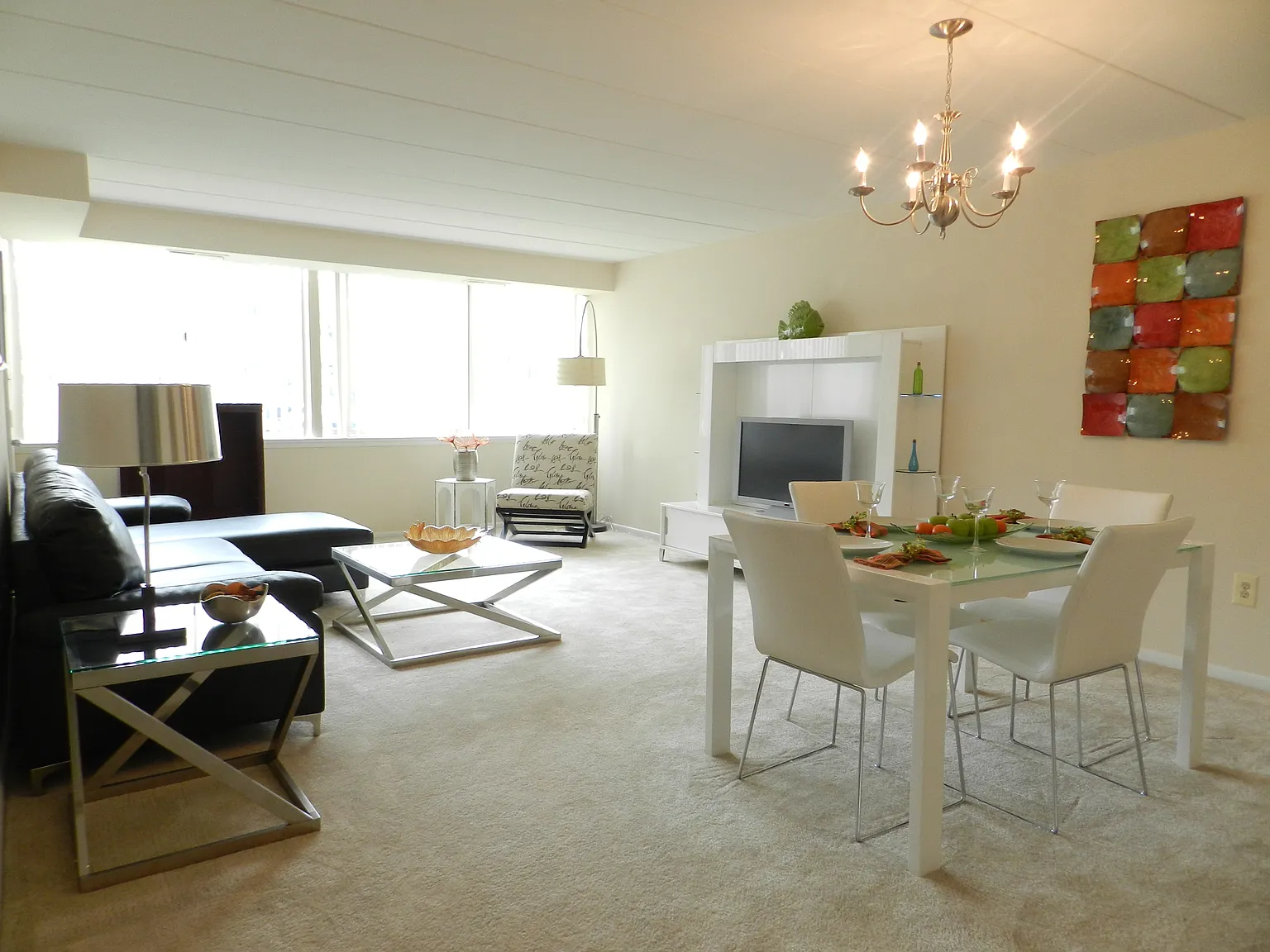 Wellesley House Apartments — Photo 2