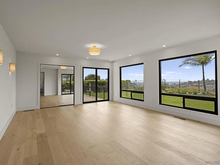 683 Marine View Ave — Photo 13
