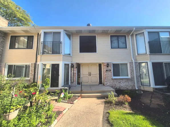 2640 Mitchell Dr APT 5, Woodridge, IL 60517