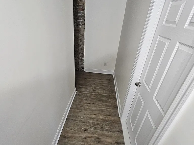 406 Main St #4 — Photo 8