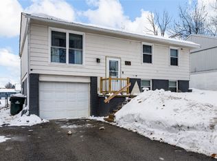 3121 Huxley Ln SW, Cedar Rapids, IA 52404