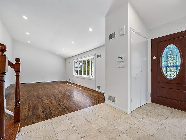 372 Heathcote Rd — Photo 2
