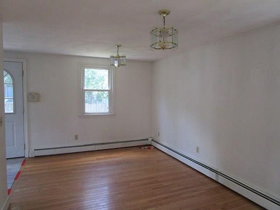 5th image of 32 Rockaway St