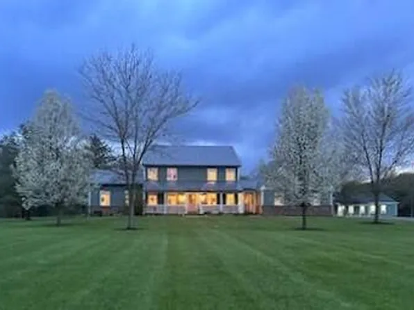 251 Norlynn Dr, Howell, MI 48843