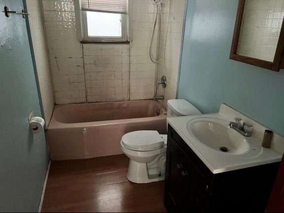 5th image of 825 Steele Ave