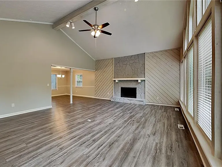 2426 Emberwood Ct NW — Photo 2