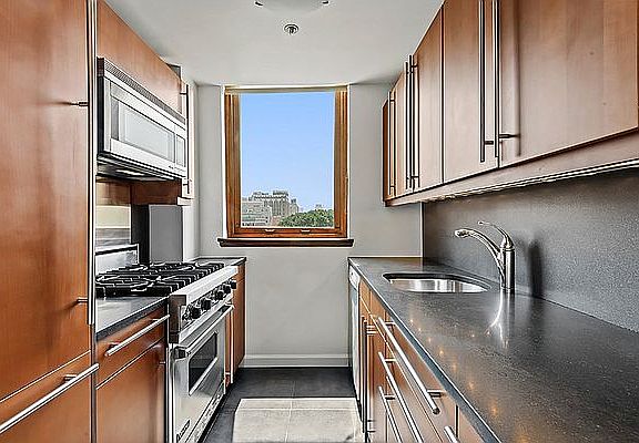 4th image of 305 2nd Ave APT 536