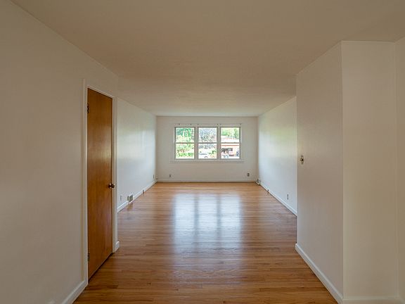 3rd image of 1503 Meadowbrook Dr #2