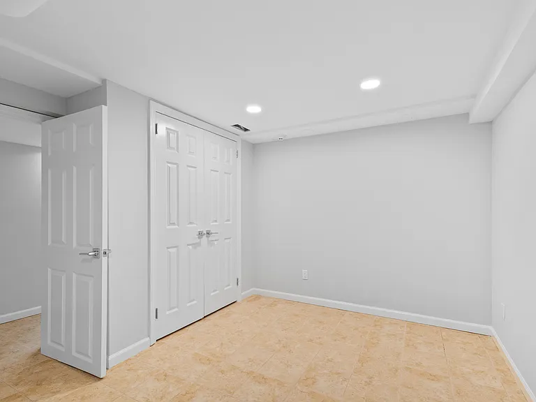 36 Ocean Dr E — Photo 20