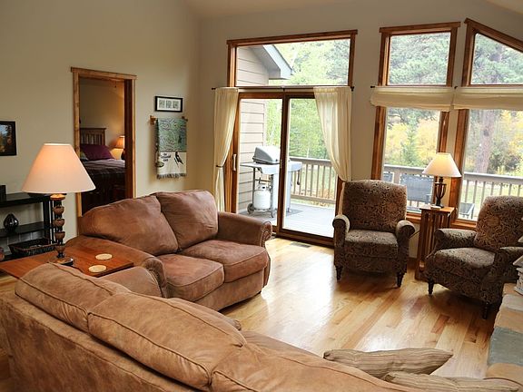 Great room w/ high ceiling