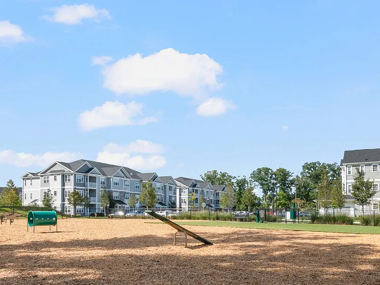 Edgemere Crossing — Photo 34
