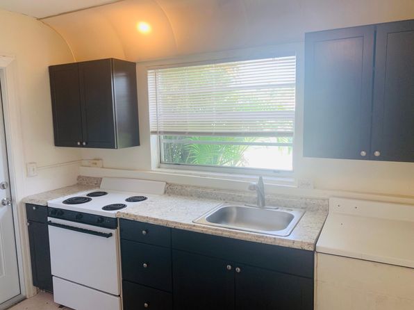 805 SW 3rd St APT 2
