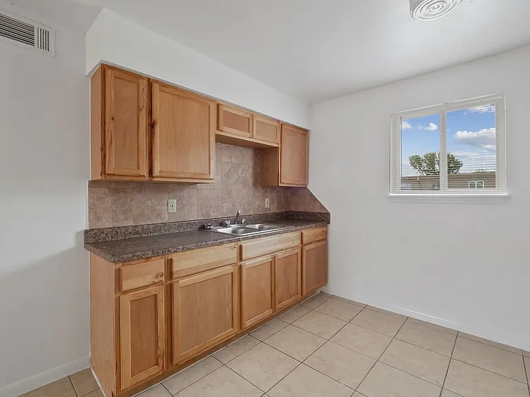La Paloma Village Apartments — Photo 24