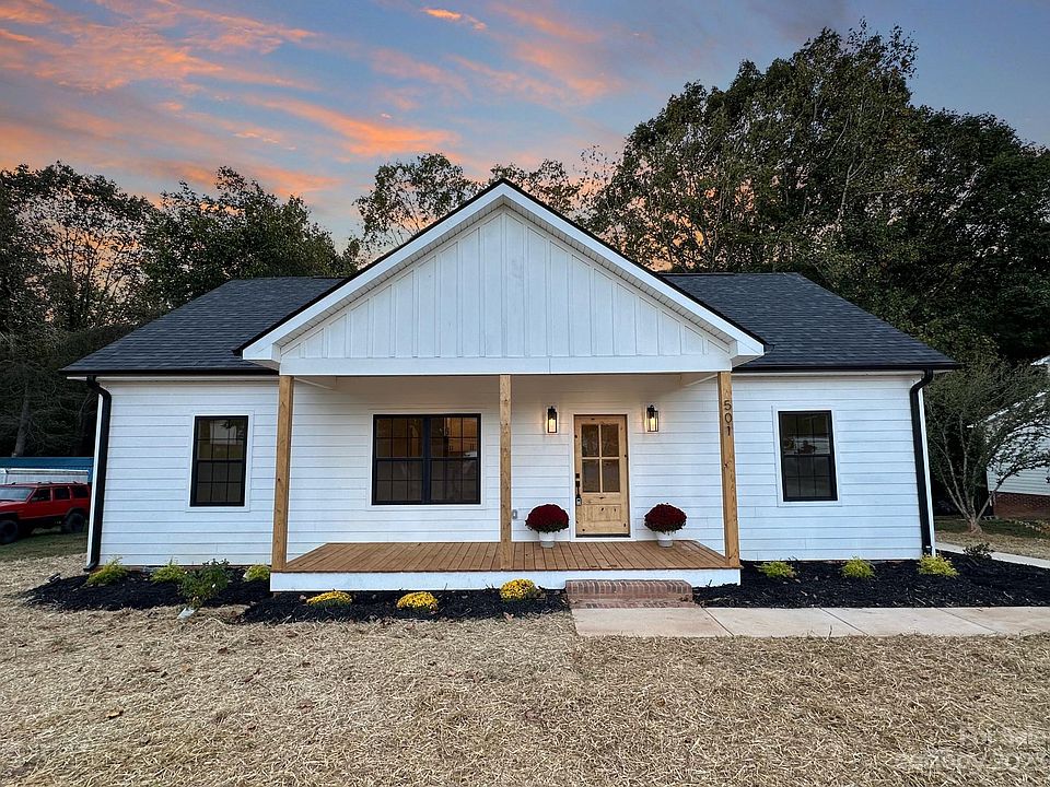 1st image of 501 Wesley Dr