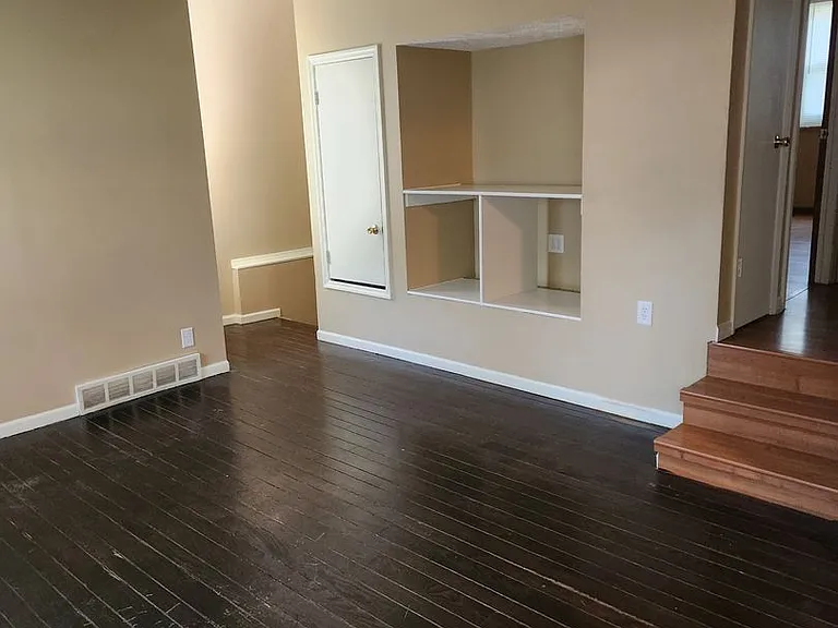 5254 S 49th St — Photo 3