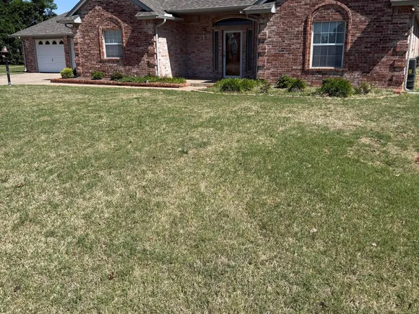 317 SE 34th St, Moore, OK 73160