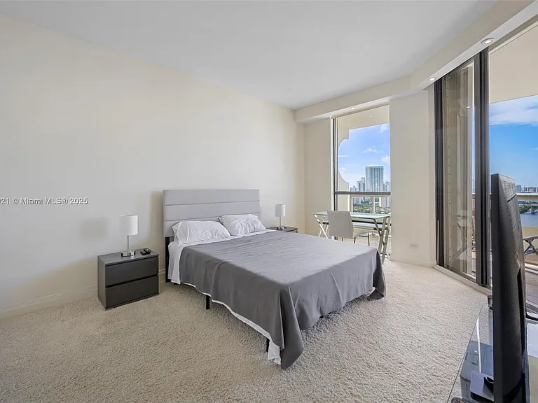 20191 E Country Club Dr #TS8 — Photo 15