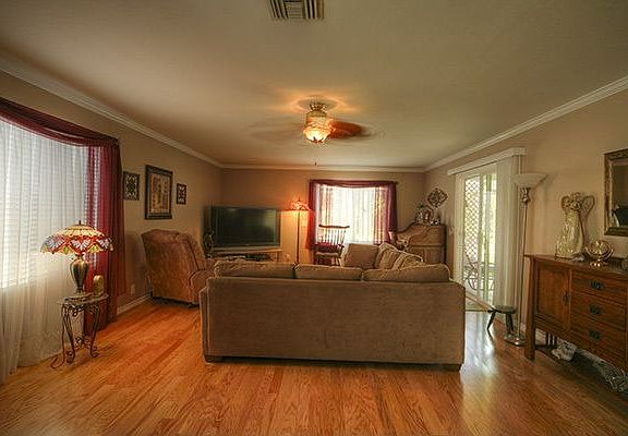 2nd image of 11280 Linares St