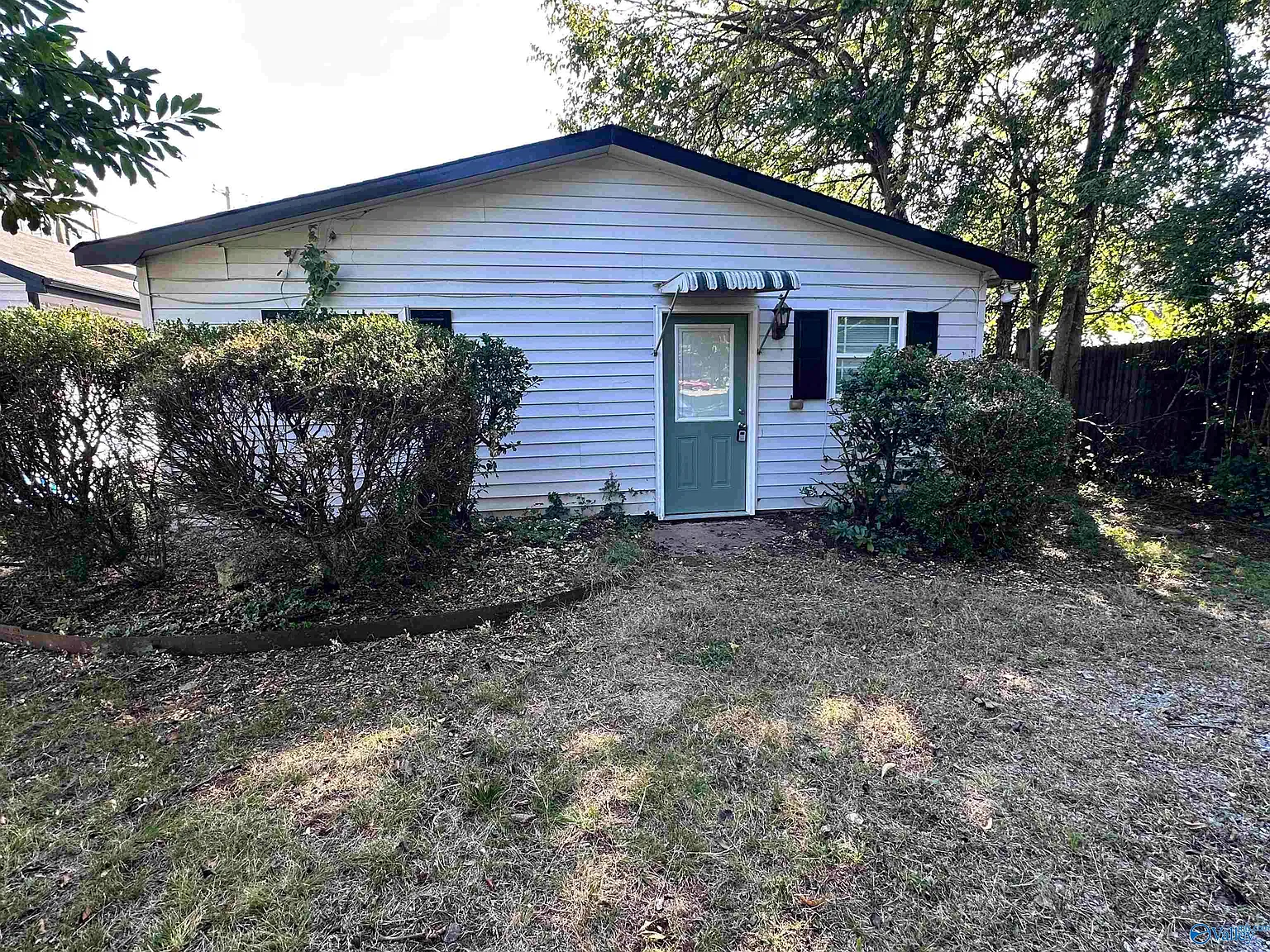 2 bed, 1.0 bath, 925 sqft, $1,050 — Photo 1