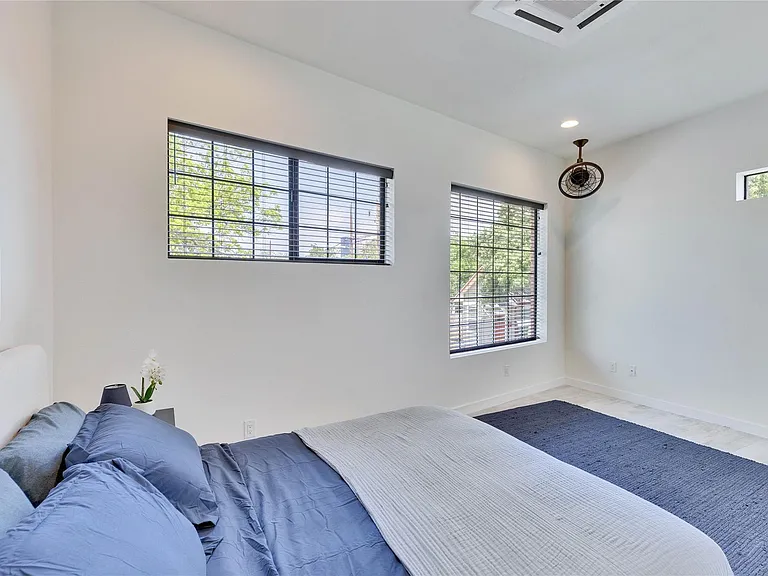 808 E Lydia St — Photo 12