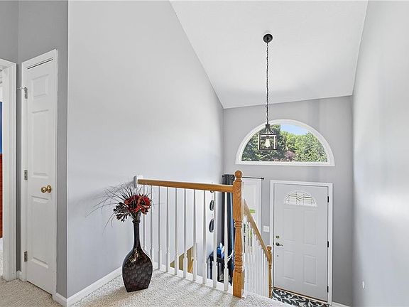 4th image of 1301 NE Foxwood Dr