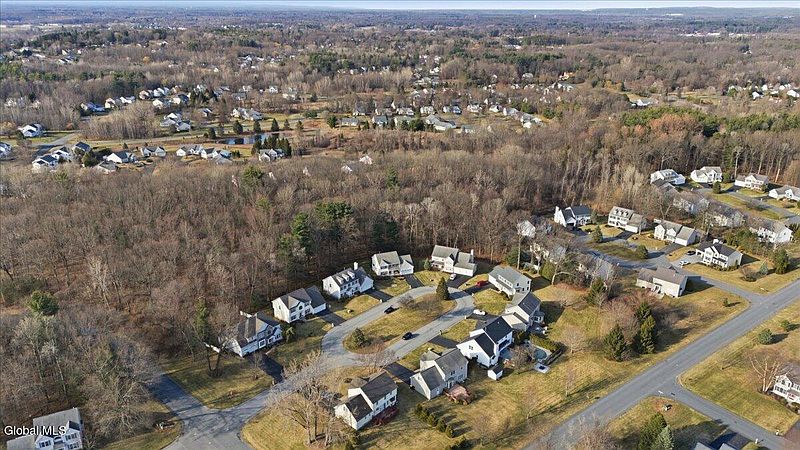 5th image of 8 Cathywood Court