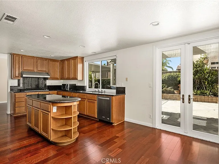 4867 Tremezzo Dr — Photo 15