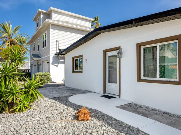 18053 2nd St E, Redington Shores, FL 33708