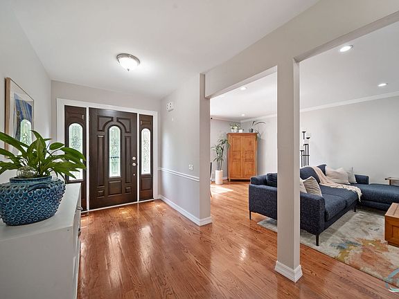 3rd image of 19 Birch Tree Ct